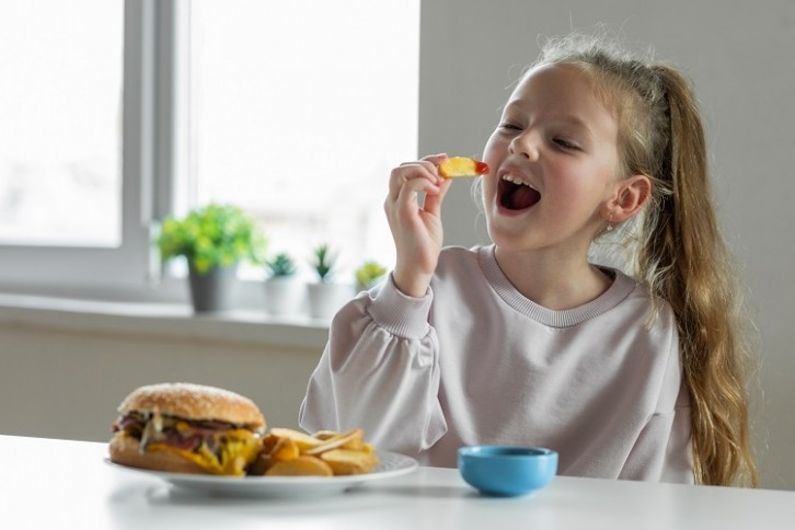 Ultra-processed food consumption has been shown to be prevalent among the young. Image Source: Getty Images/bymuratdeniz